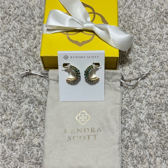 NWT Kendra Scott Krista Gold Hoop Earrings in Green Mix - Picture 3 of 8
